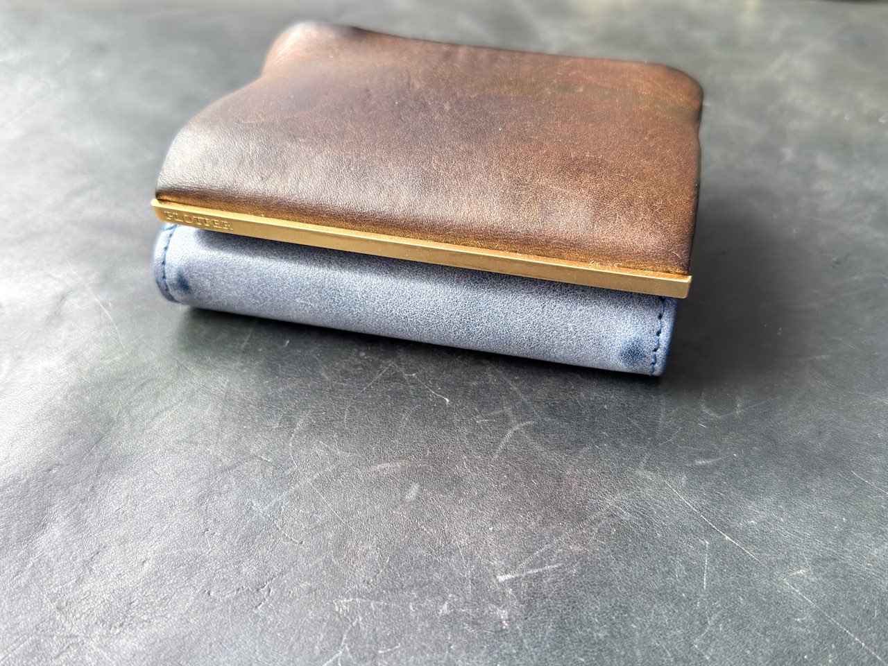 重ねたレザーバインダーとロロマクラシック