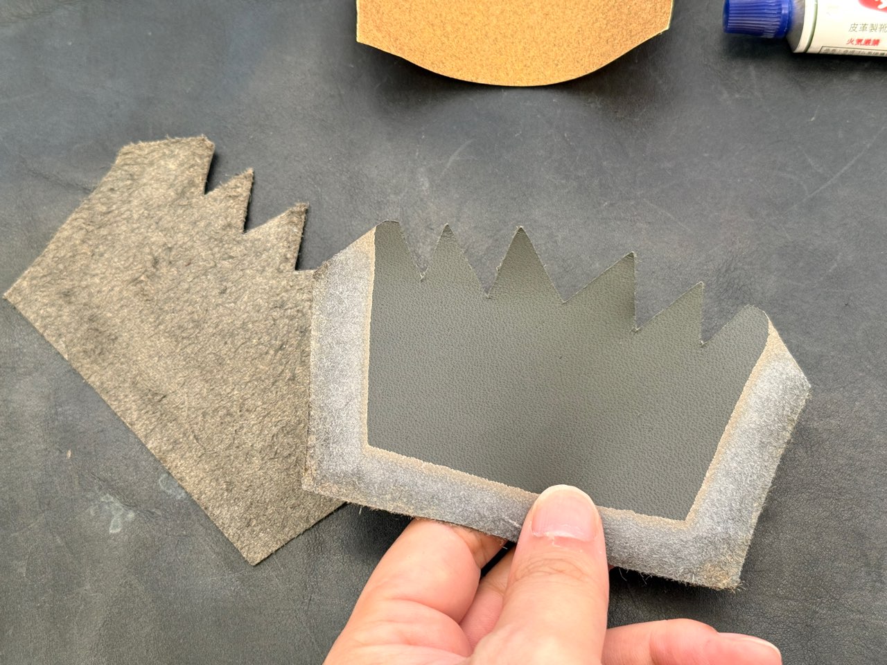 かかと補修用の革