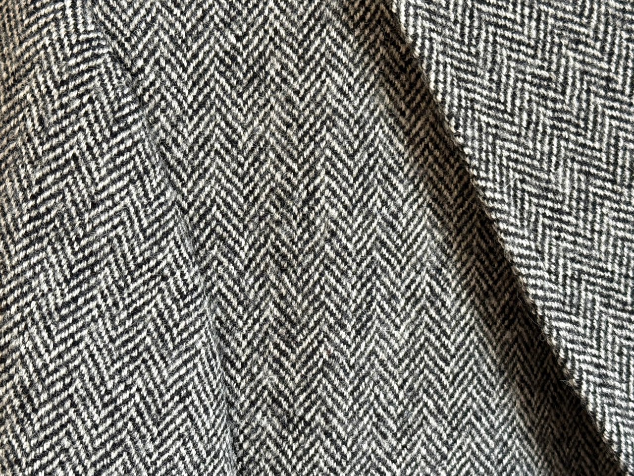 モノトーンのヘリンボーン