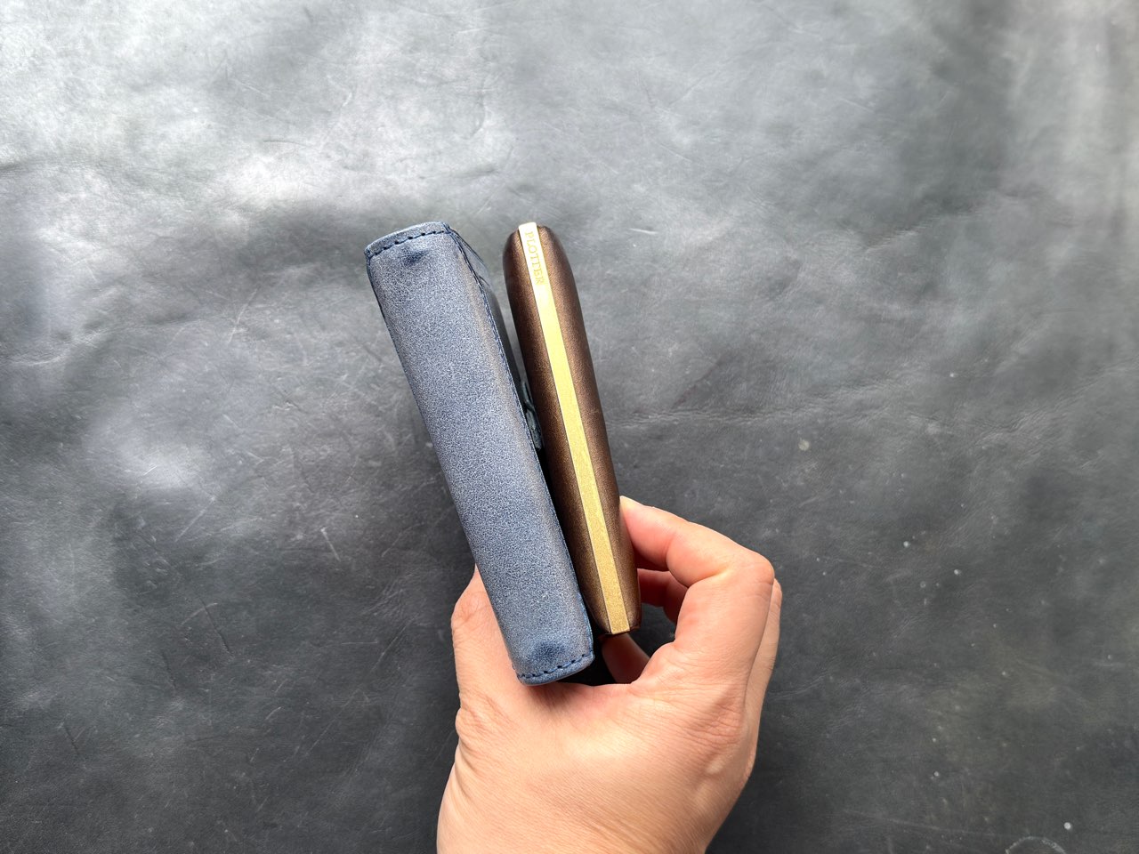 レザーバインダーM5とロロマクラシックM5の厚み比較