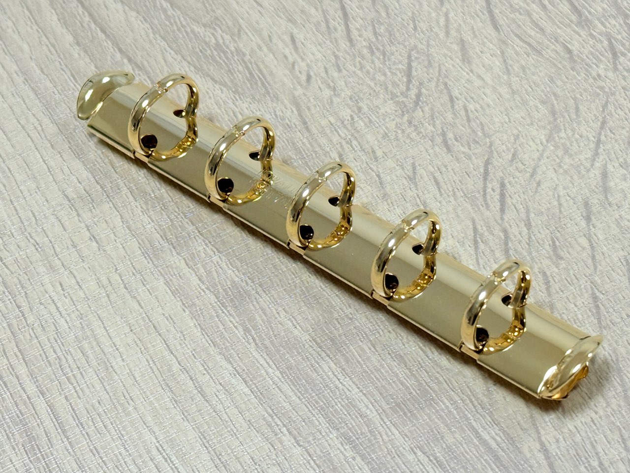 5穴のリングバインダー