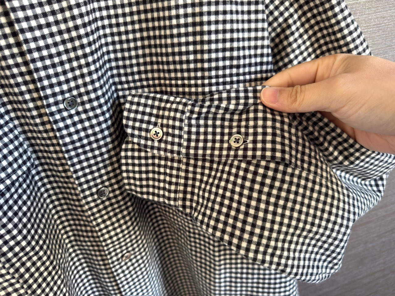 袖の2つのボタン