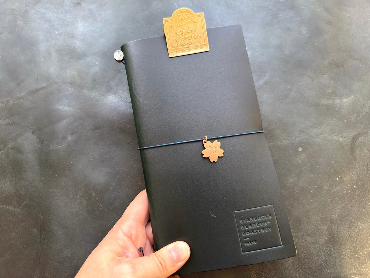 カッパータグを取り付けたトラベラーズノートレギュラーサイズブルー