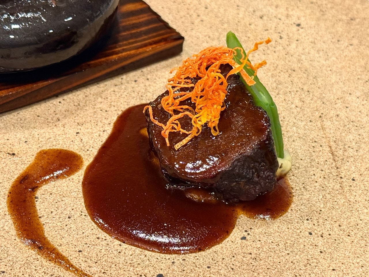 ほほ肉赤ワイン煮込み