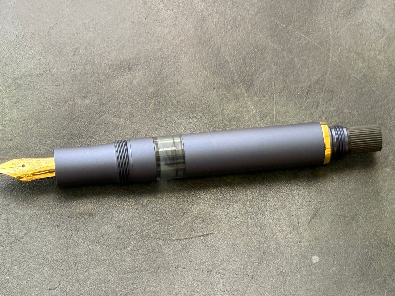 尾栓を外したピストンアルスポーツネイビー