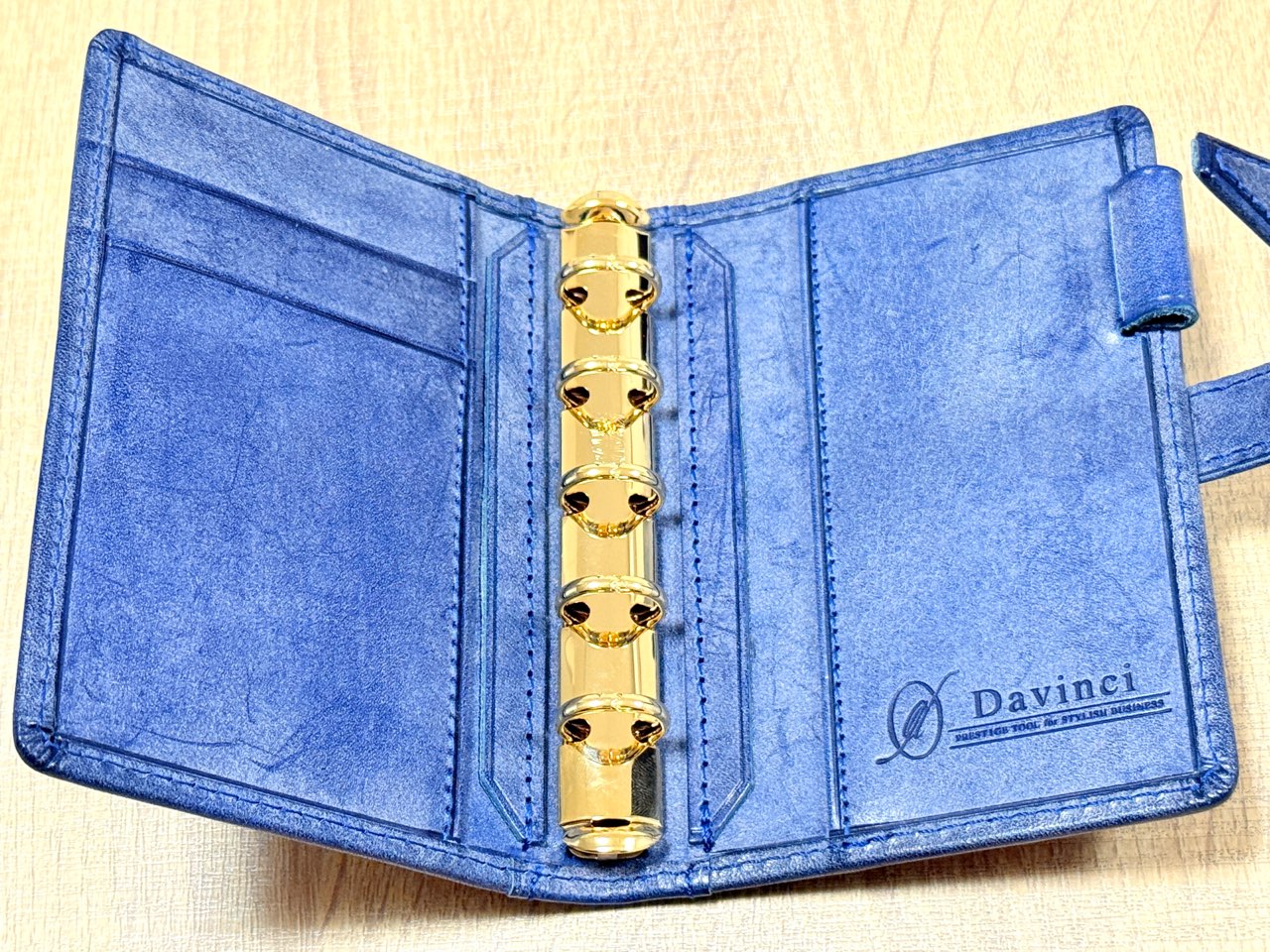 システム手帳にセットしたゴールドリングバインダー