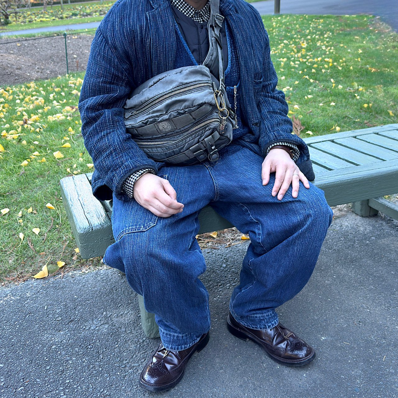 ロールアップフランネルギンガムチェックシャツを取り入れたコーディネート