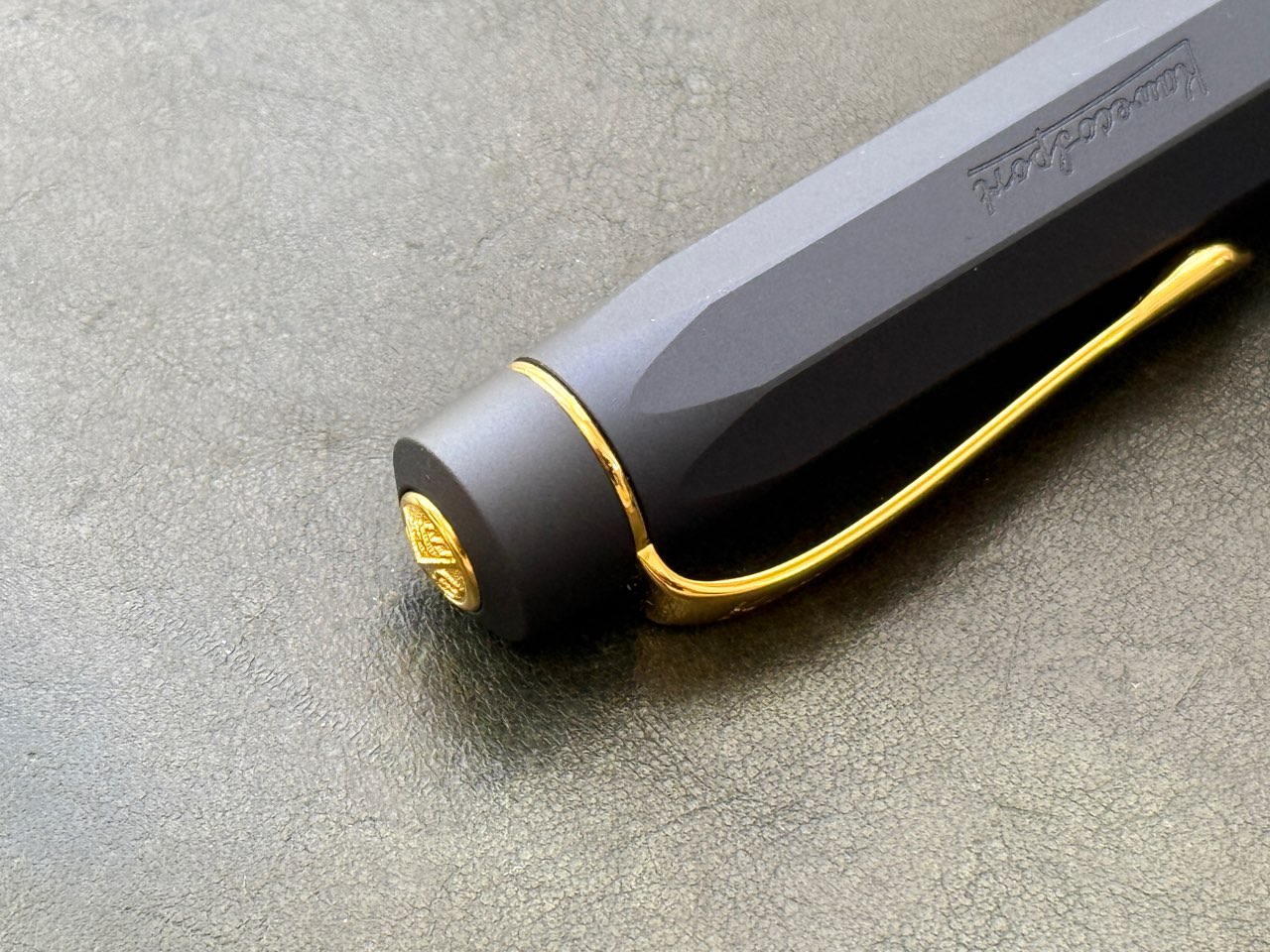 あらかじめ取り付けられたクリップ