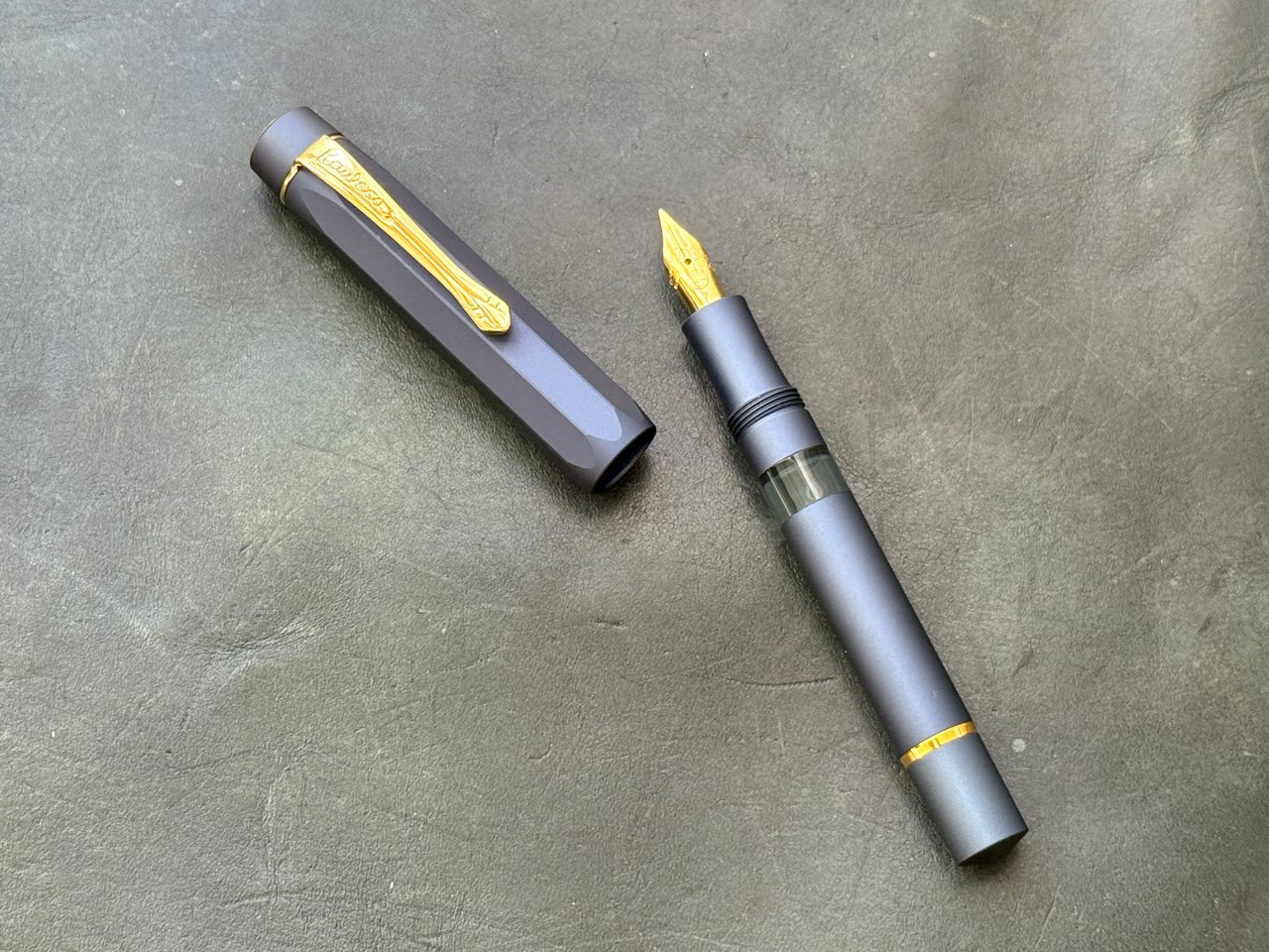 キャップを外したピストンアルスポーツ