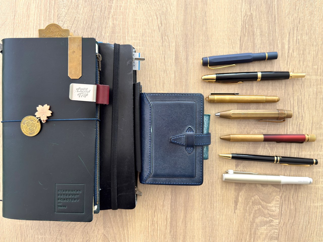 手帳とペン