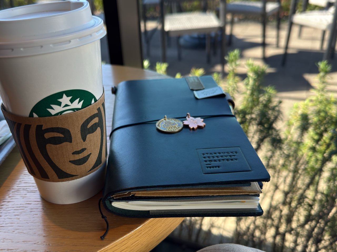 スターバックスラテとスターバックスリザーブロースタリー限定のトラベラーズノート