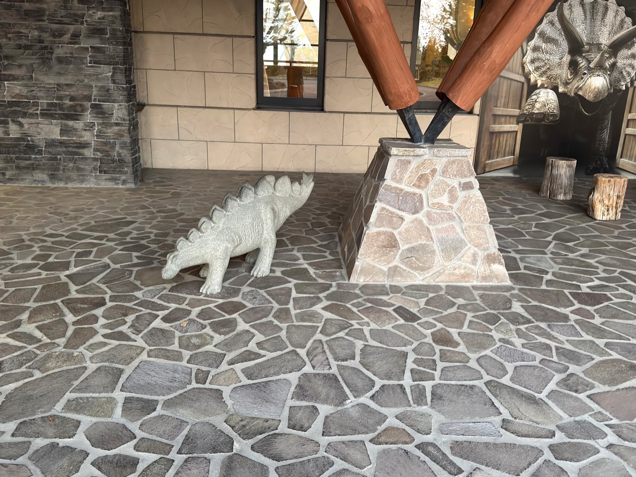 ステゴサウルスのオブジェ