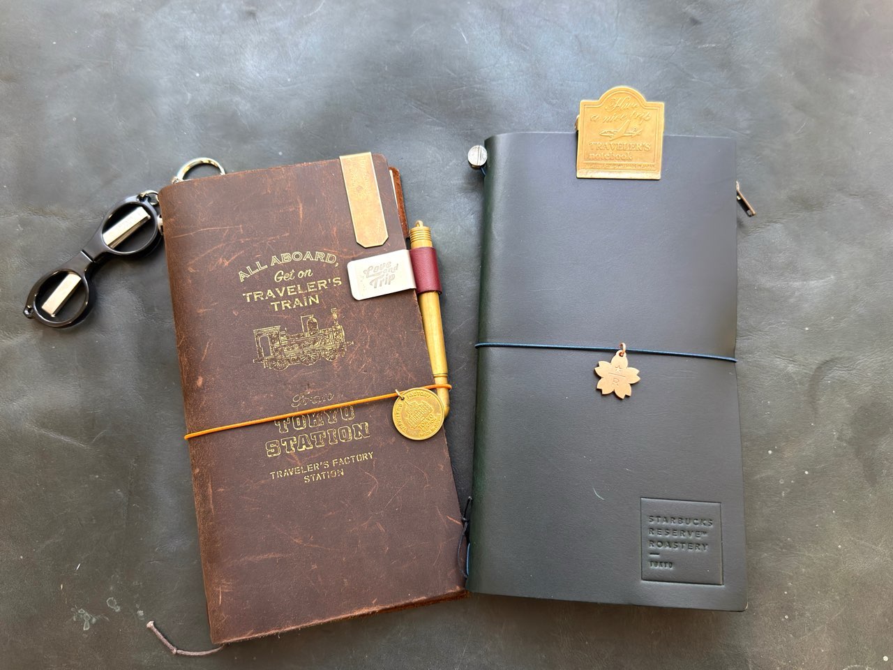 東京駅限定とスタバ限定のトラベラーズノートレギュラーサイズ