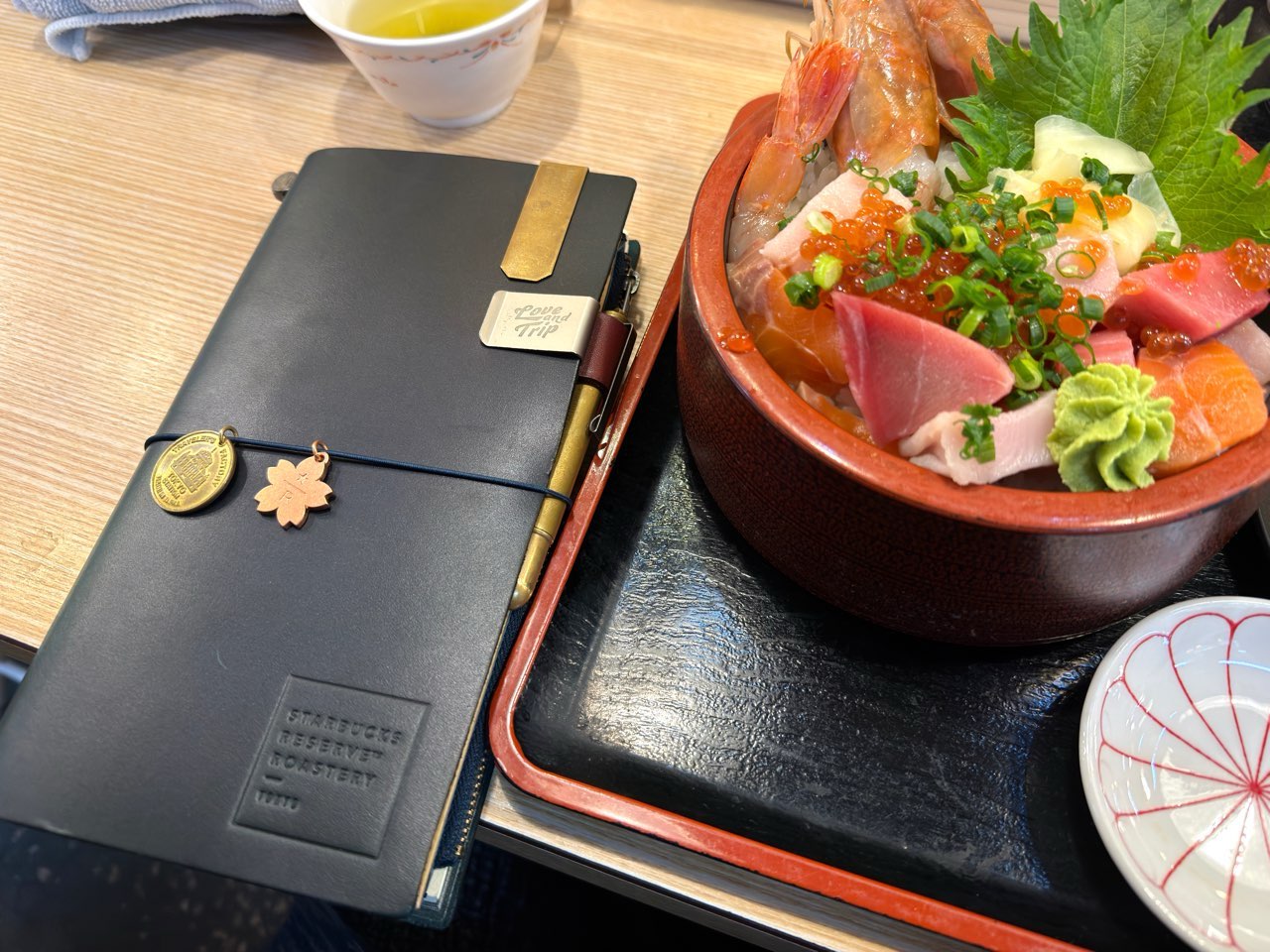 海鮮丼とトラベラーズノート
