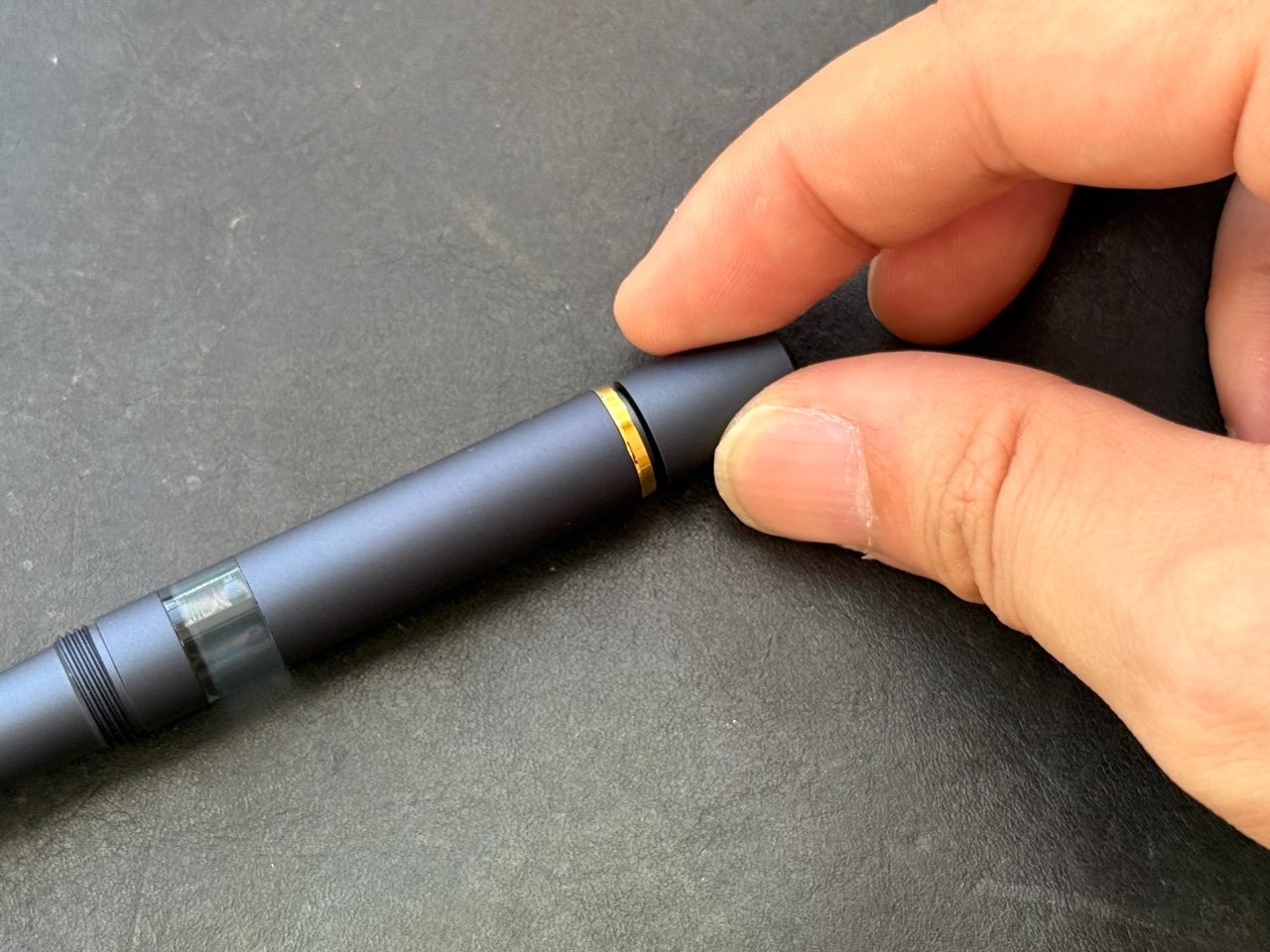 取り外し中の尾栓