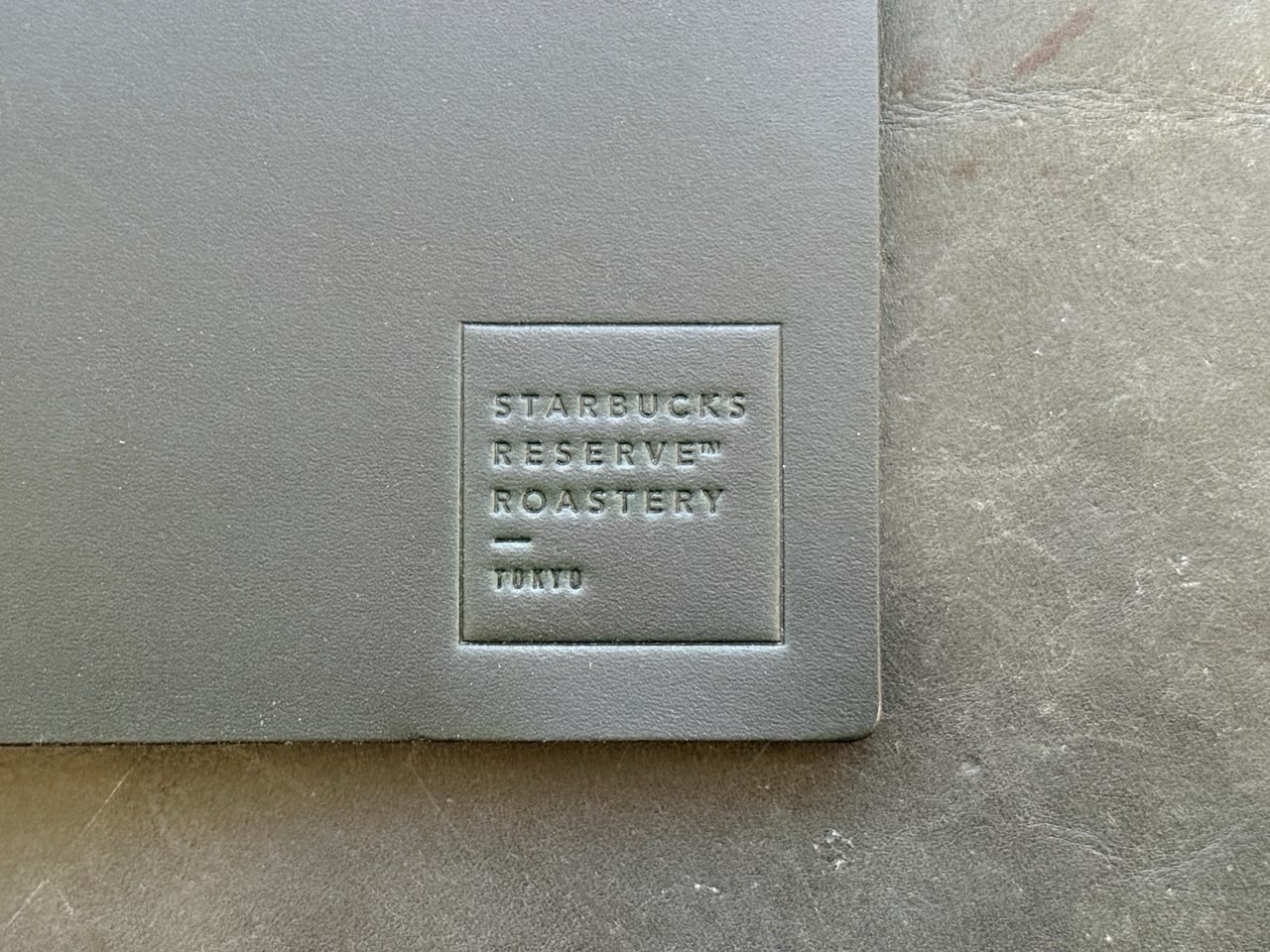 スターバックスリザーブロースタリー東京のロゴ刻印