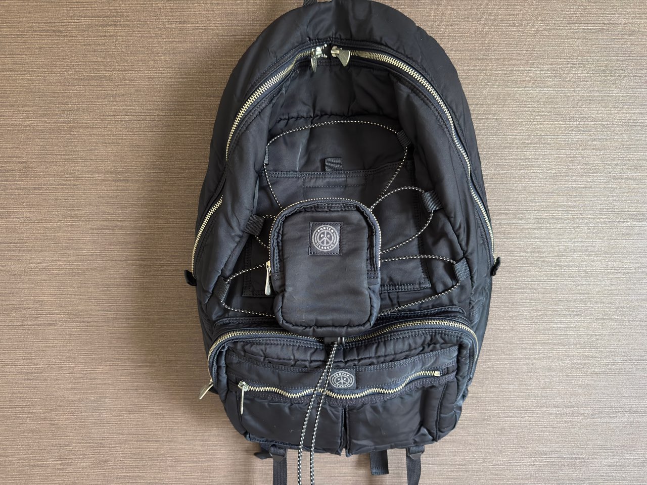 バンジーコードに取り付けたポーチ