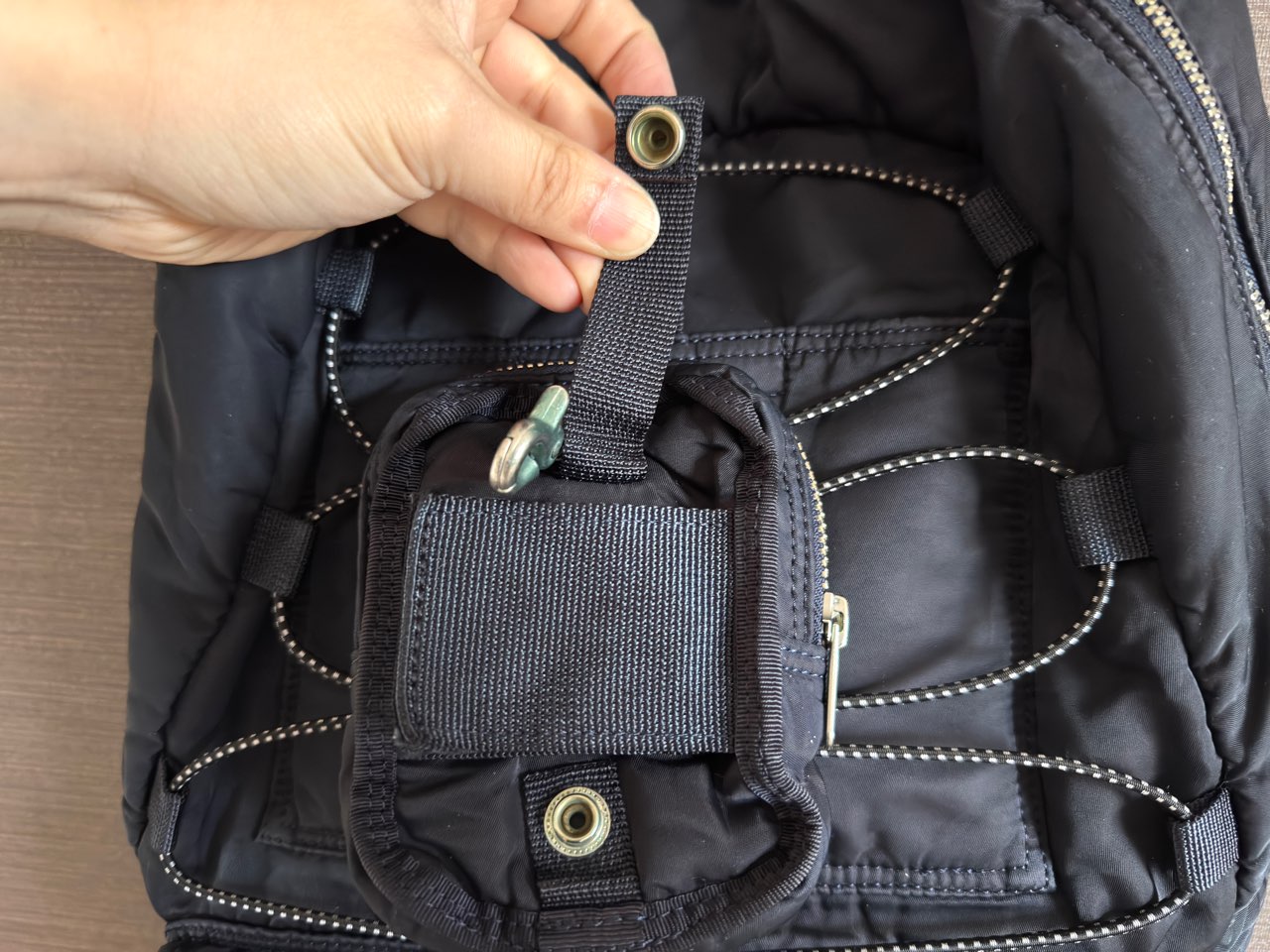 スナップボタンタイプのポーチ