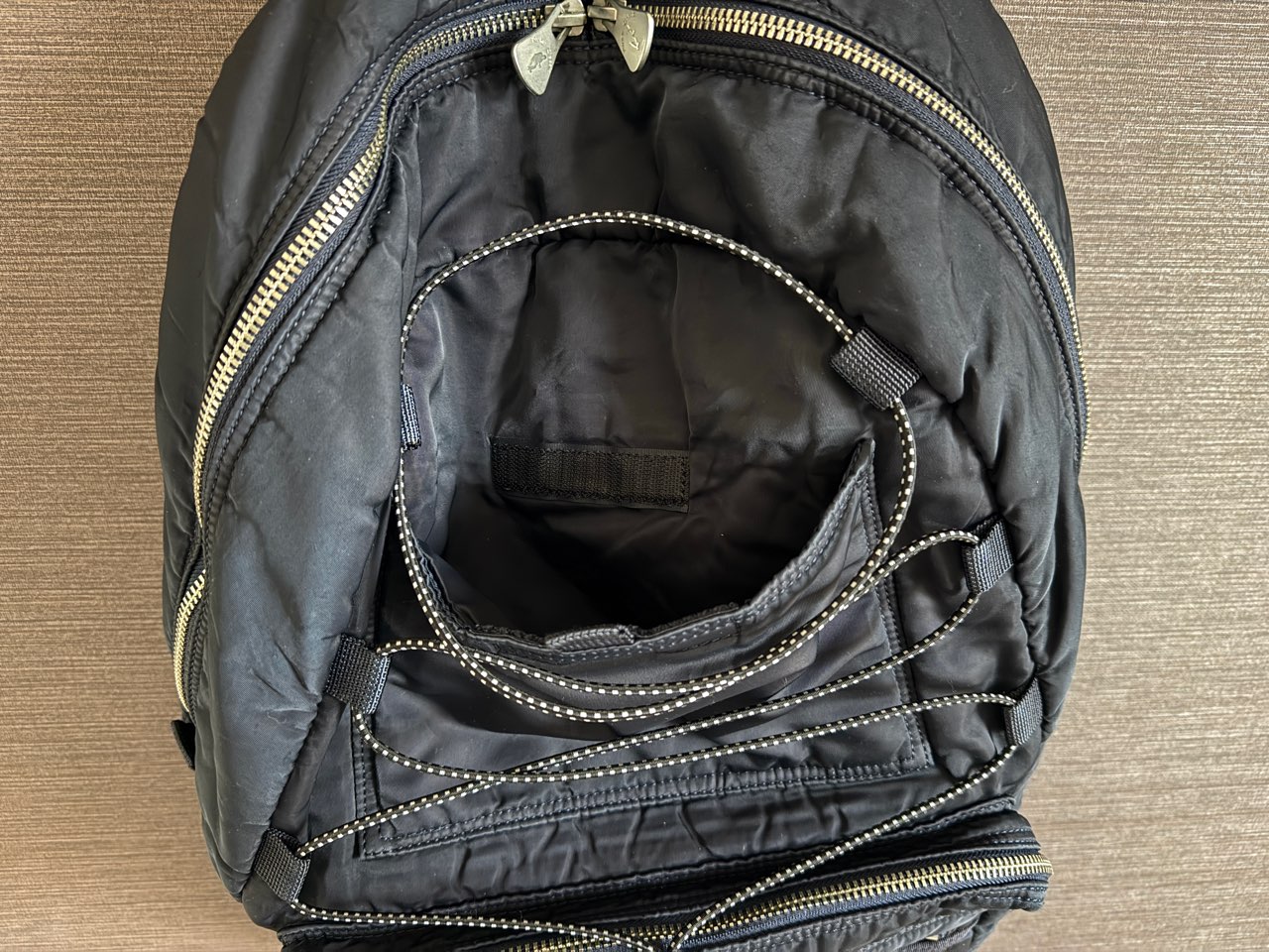 スーパーナイロンデイパックLの面ファスナーポケット