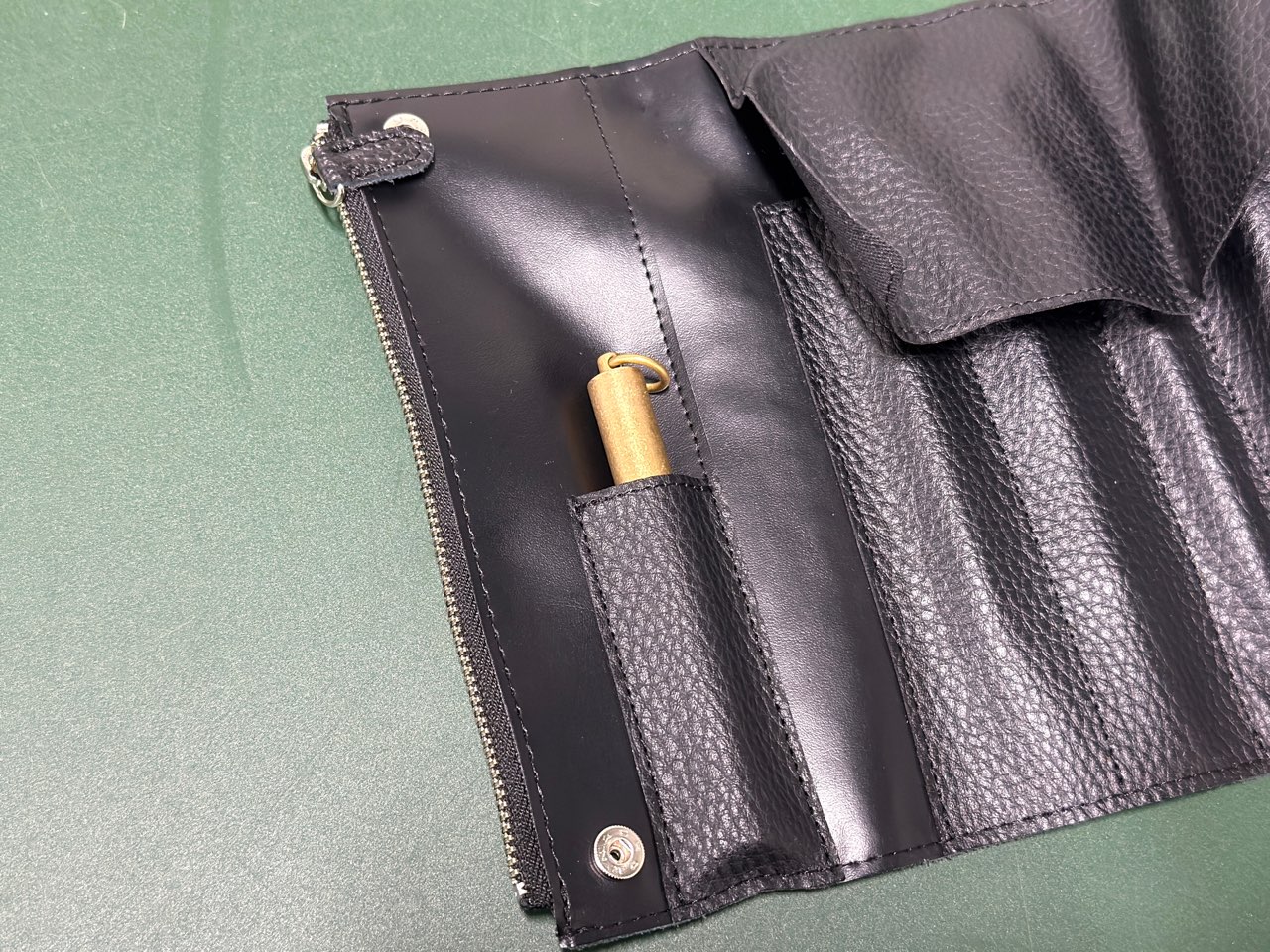 インクカートリッジケースを差したペンケース