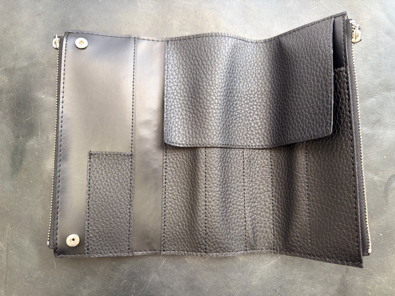 ベンディペンケースエッセンシャルの内側