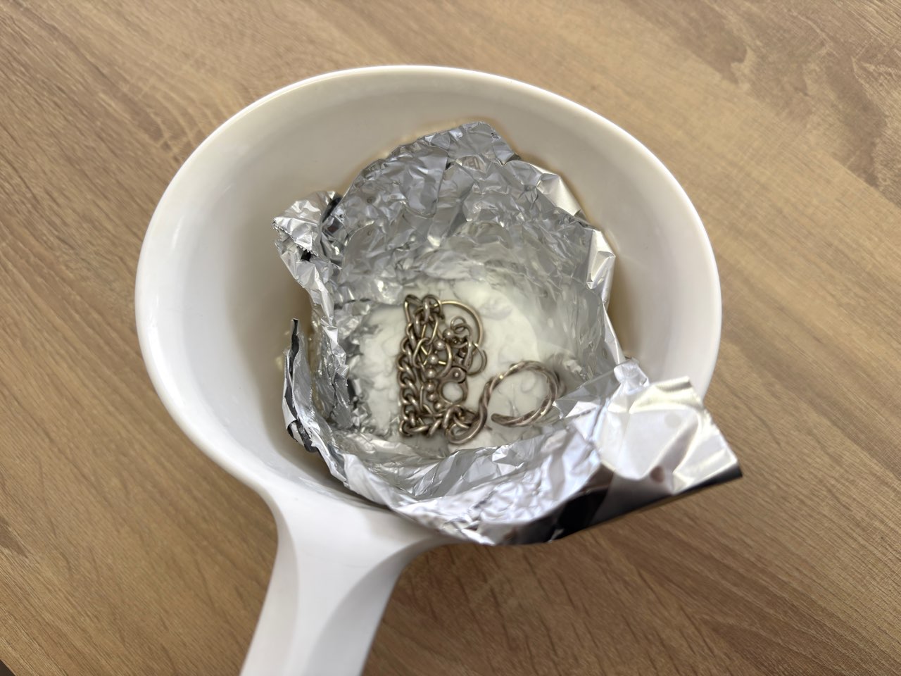 シルバークリーニング準備中のシルバードリームホルダー