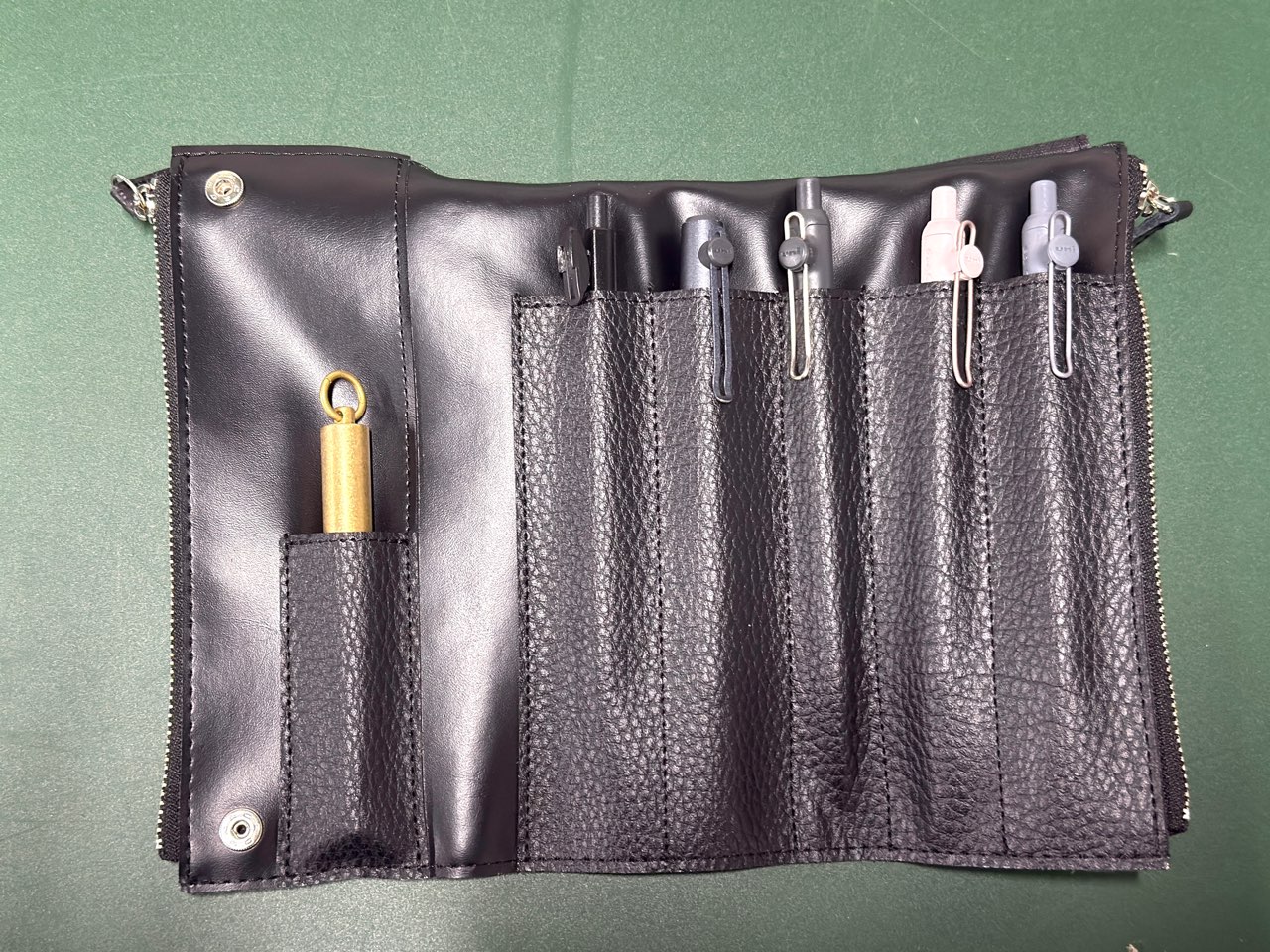 使用中のベンディペンケースエッセンシャル