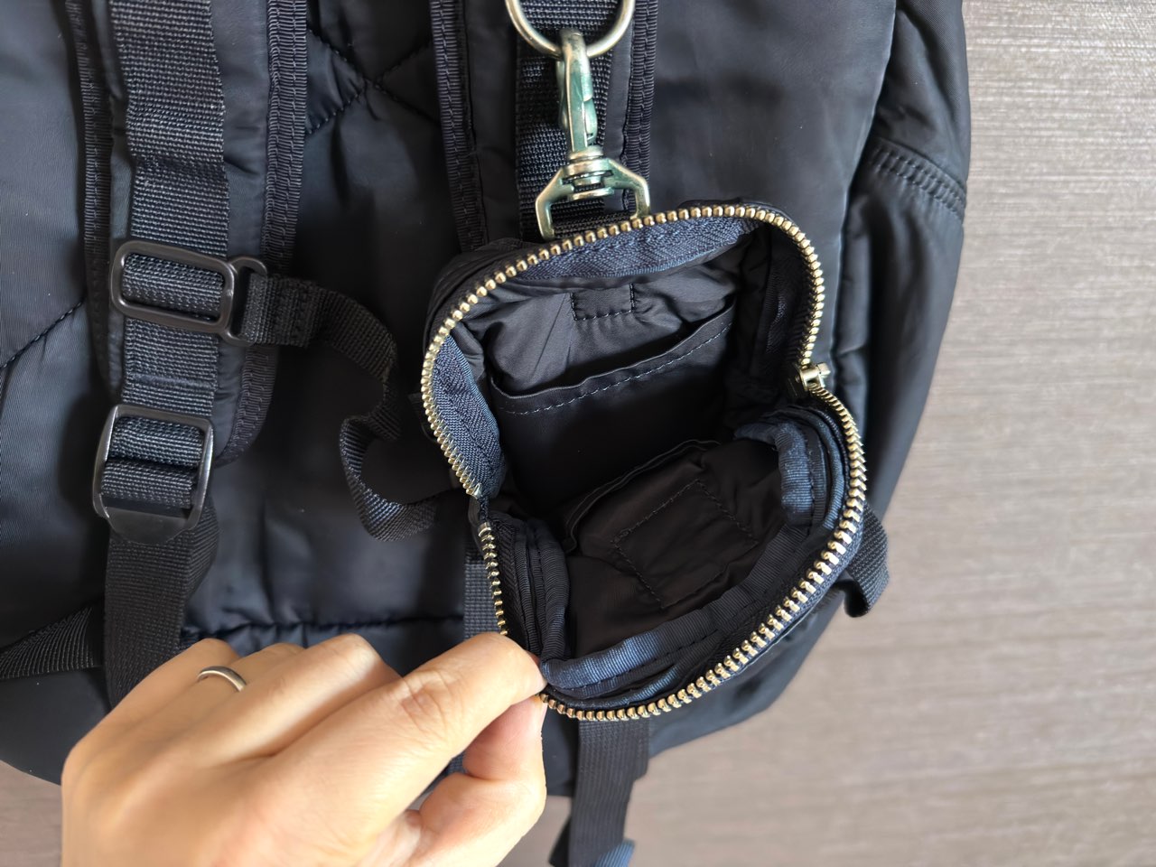 別付けポーチの内部