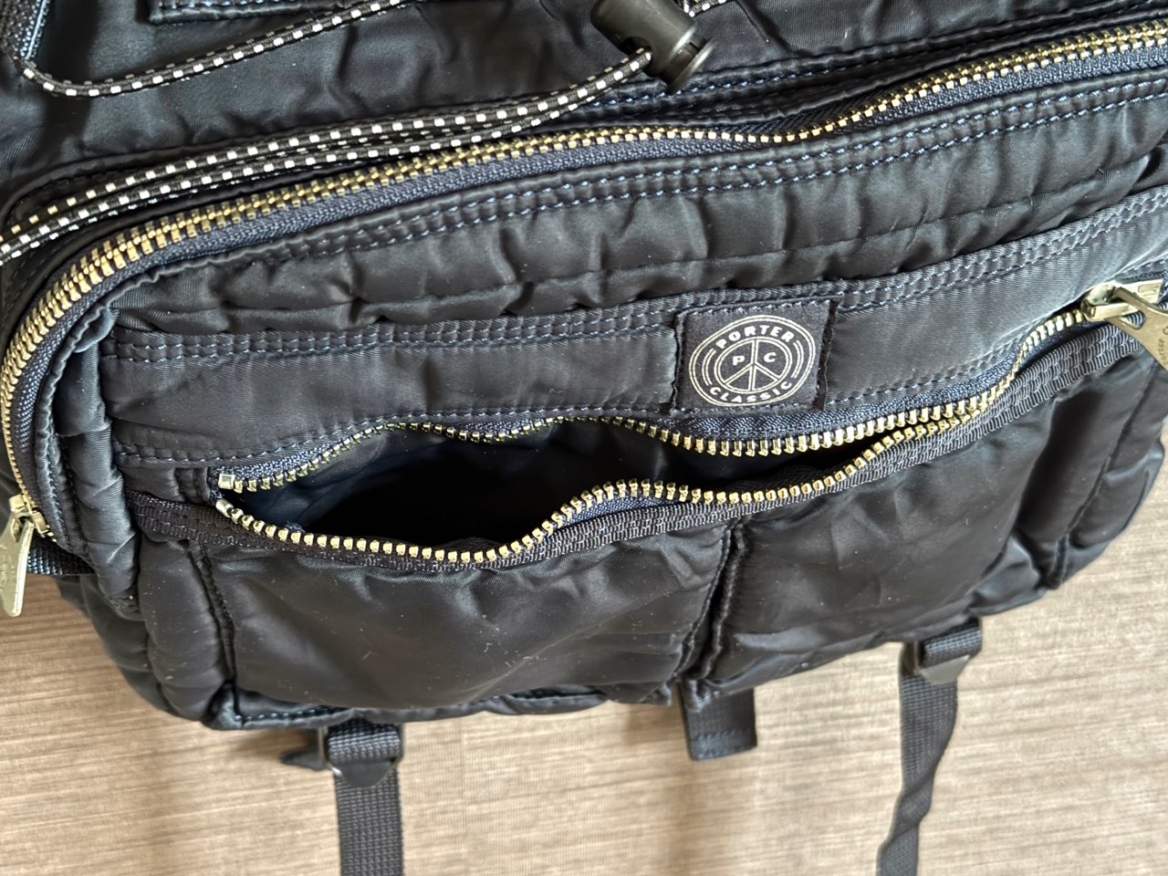 2つのファスナーポケット