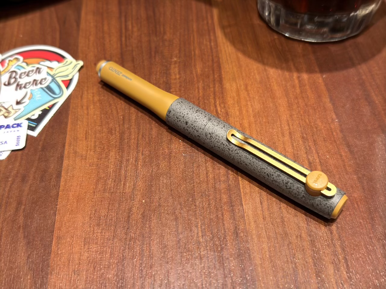 ストーンブラスカラーのシグニチャーモデル