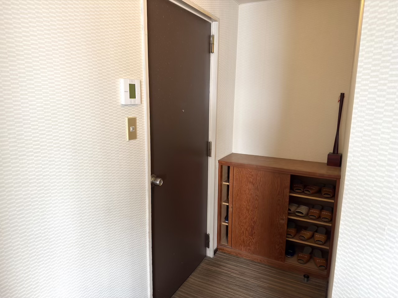 客室ドア