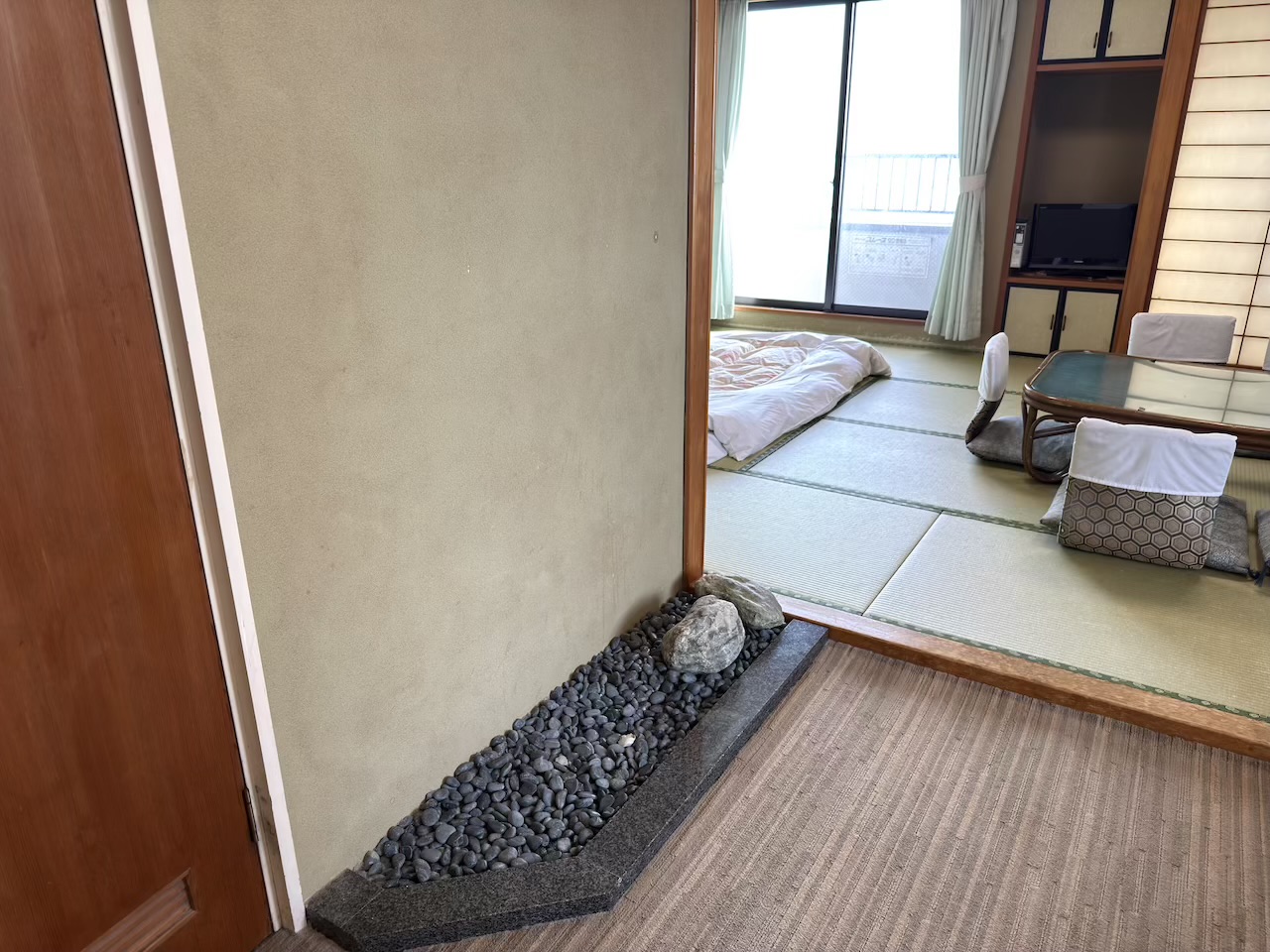 客室内の石