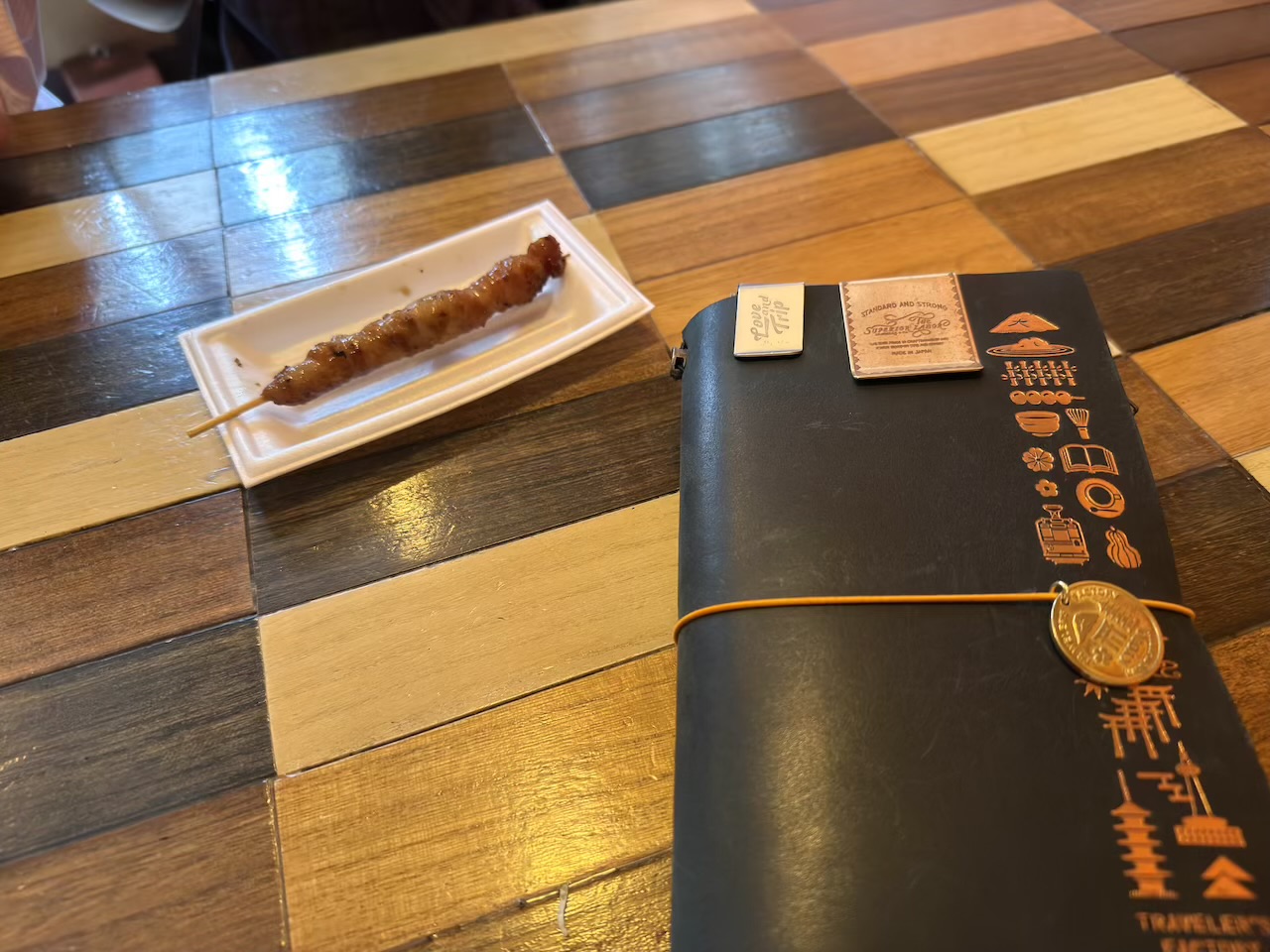 豚肉串とトラベラーズノート