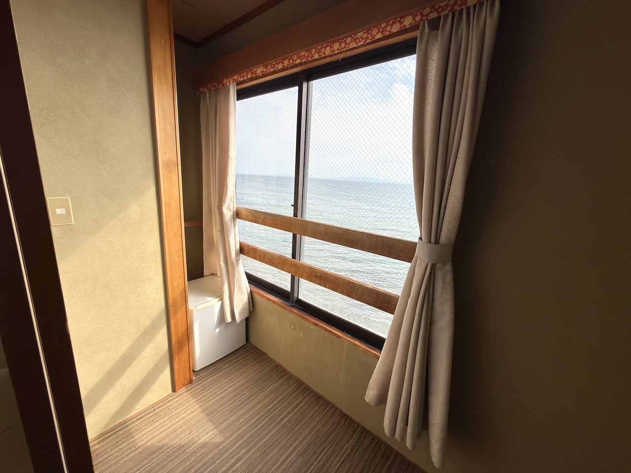 客室内からの海の眺め