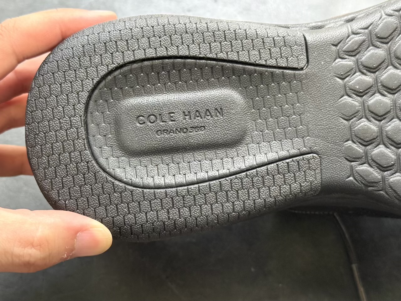 アウトソールのCOLE HAANのロゴ