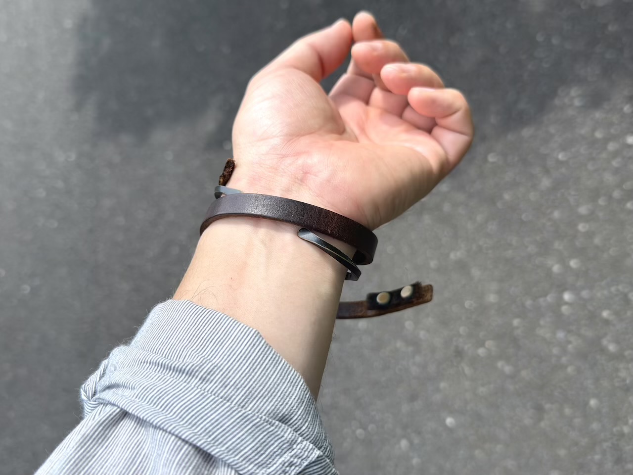 外出先で切れてしまったレザーブレスレット
