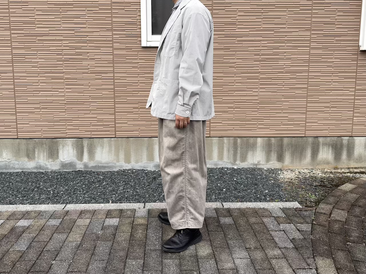 コードレーンジャケットの着用図（サイド）