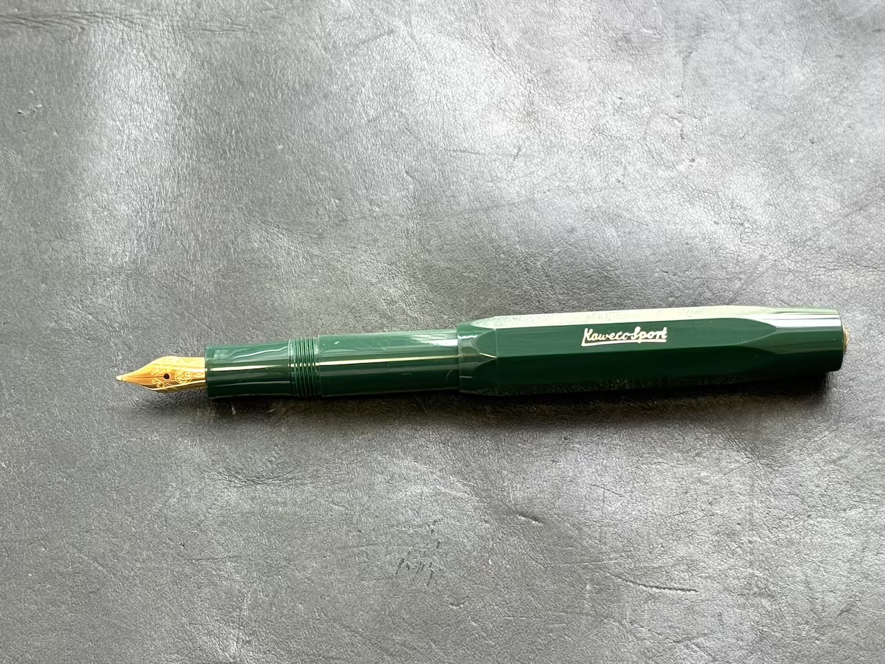 キャップポストしたカヴェコのクラシックスポーツ