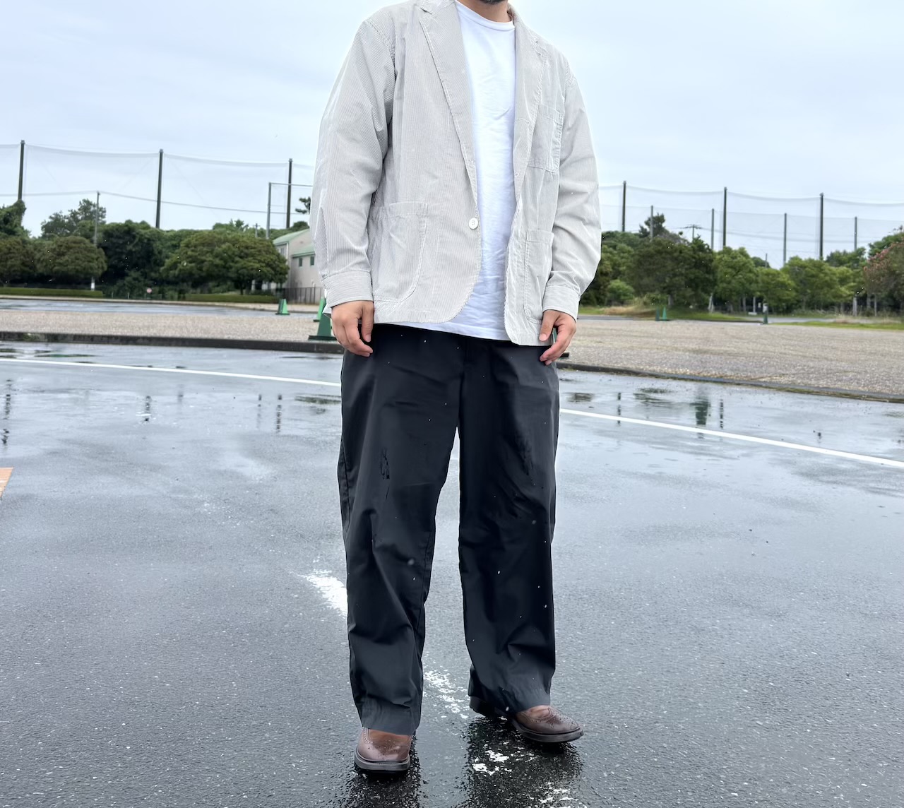 Tシャツに合わせたコードレーンジャケット