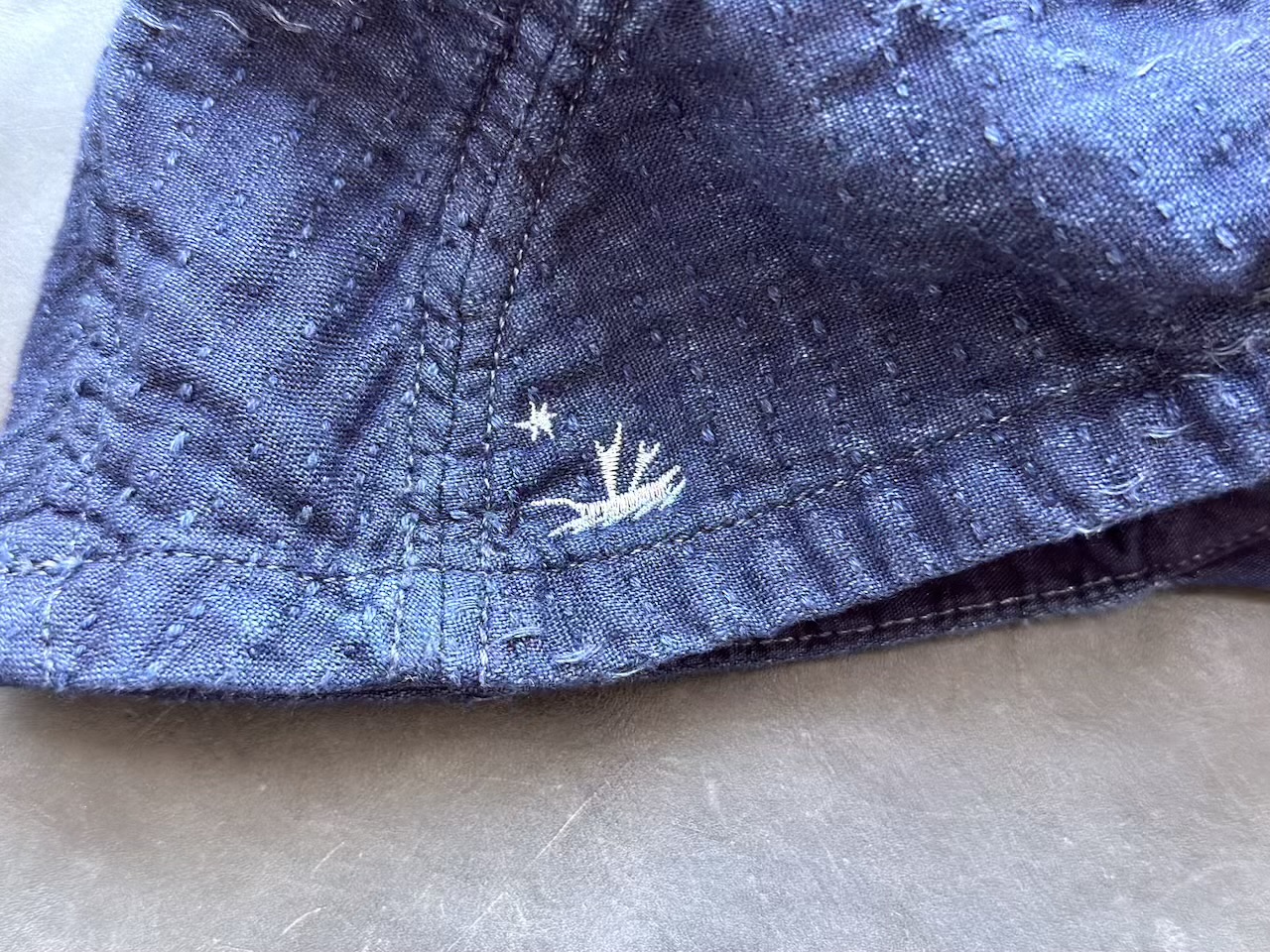キャップサイドの刺繍