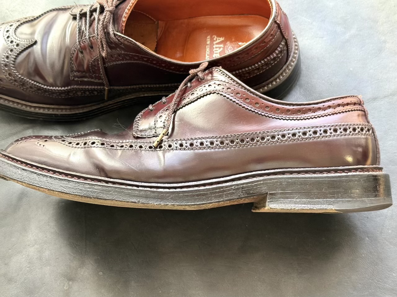 975の側面