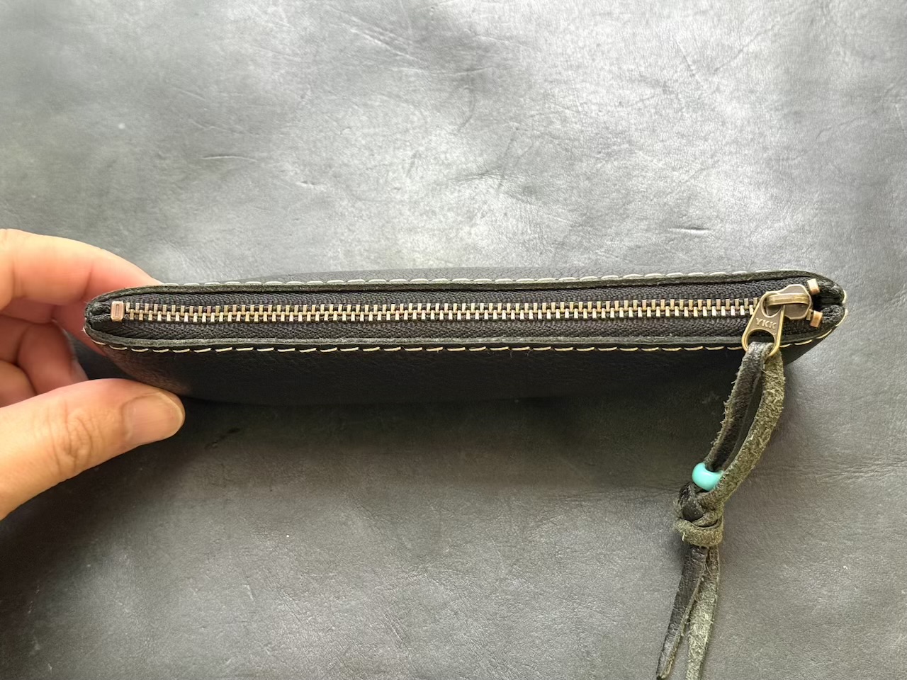 レザーペンケースのジッパー